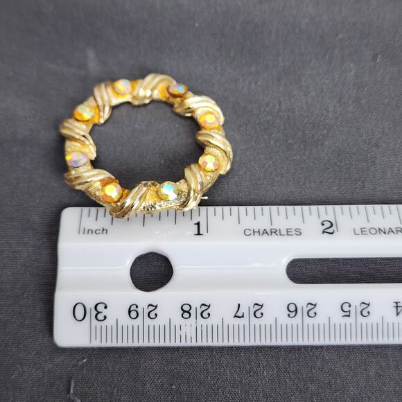 Vintage 1950's Textured Round Iridescent Moonstones Rhinestone Wreath Pin Brooch - Picture 4 of 4